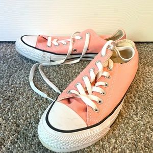 Pink low top converse